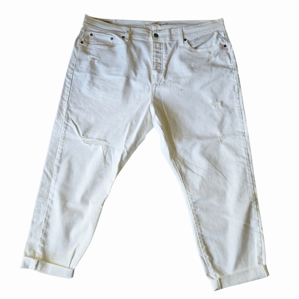 Levi's Wedgie Skinny Distressed white jeans. Size 22W